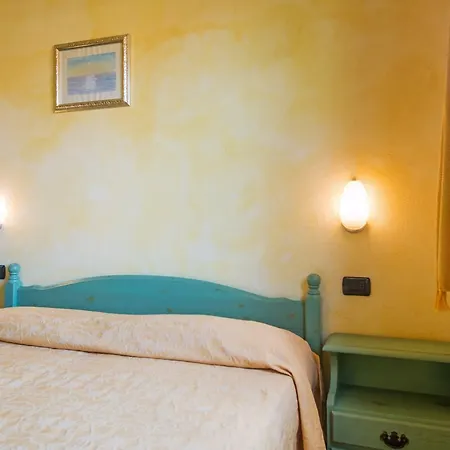 אתר נופש Residenza Gli Ontani 3*