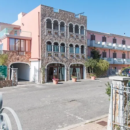Residenza Gli Ontani אתר נופש אורוסיי
