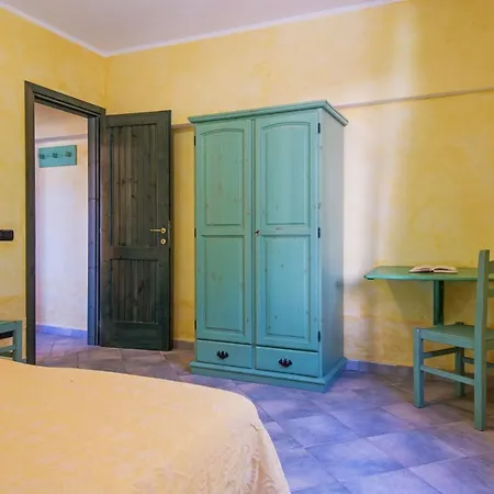אתר נופש Residenza Gli Ontani 3*