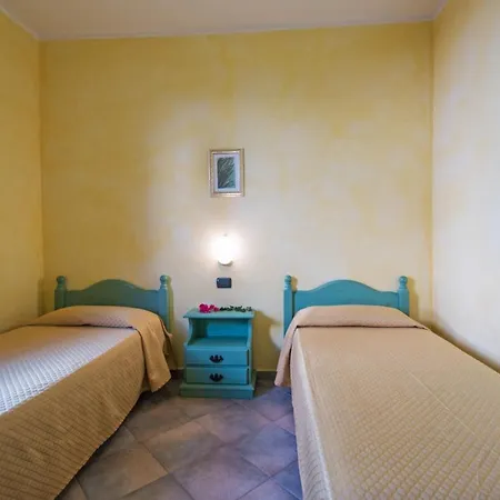 אתר נופש Residenza Gli Ontani 3*